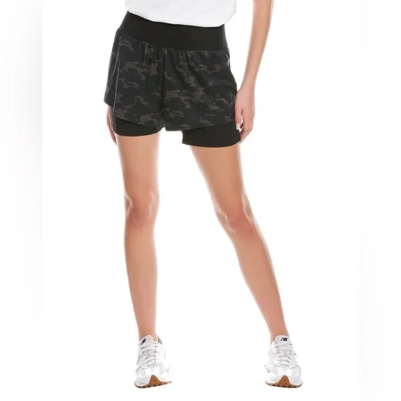 SPANX The Get Moving Short, Black Camo! Zip Pocket Excellent Condition Size S - Picture 1 of 10